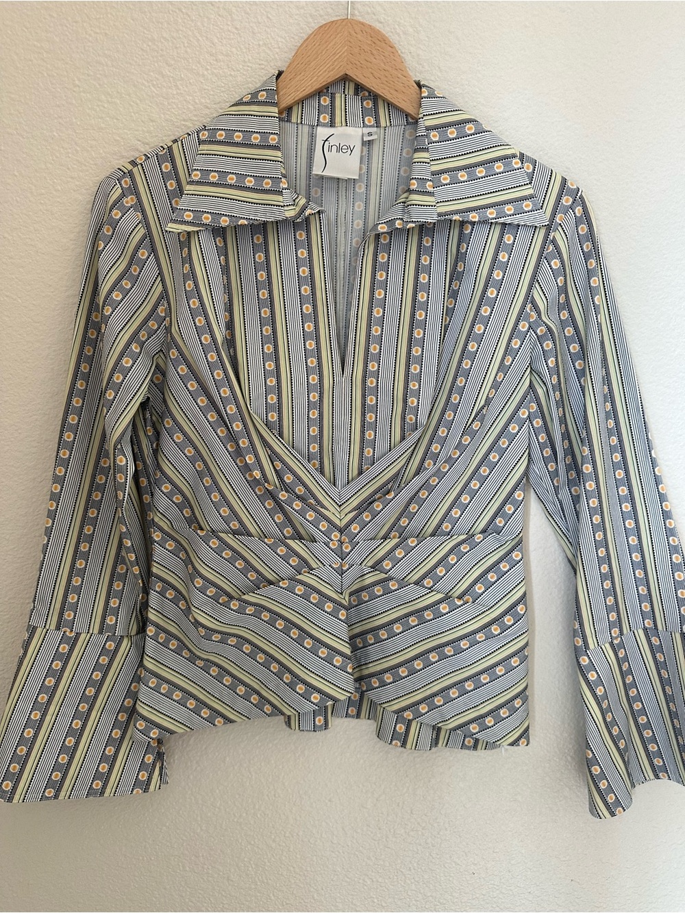 Finley Sydney Blouse Tailored Y2K-inspired Flare Bell Cuff Pointed Collar Size S